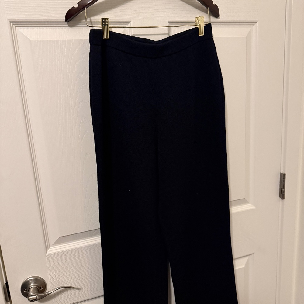 St. John, Size 8, Stretchy Material